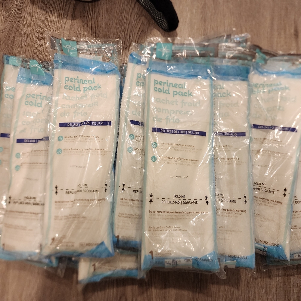 Medline Standard Perineal Cold Packs with Adhesive Strip (1 Pack of 16)